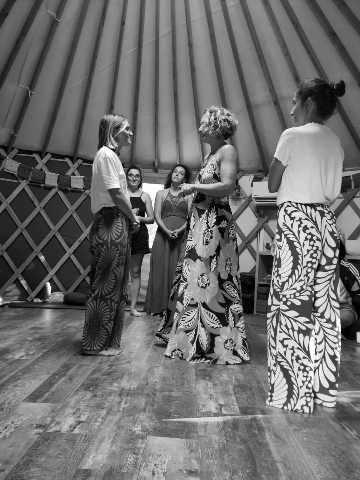 Johanna lors d’une journée de constellations de groupe.
